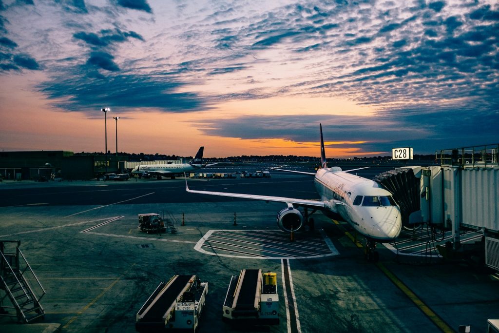 How to save money on flights to Europe How to save money on flights to Europe
